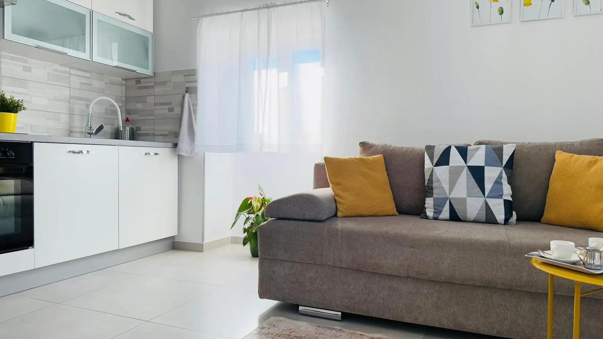 Apartment Erika - For 2 Near The Beach Pula