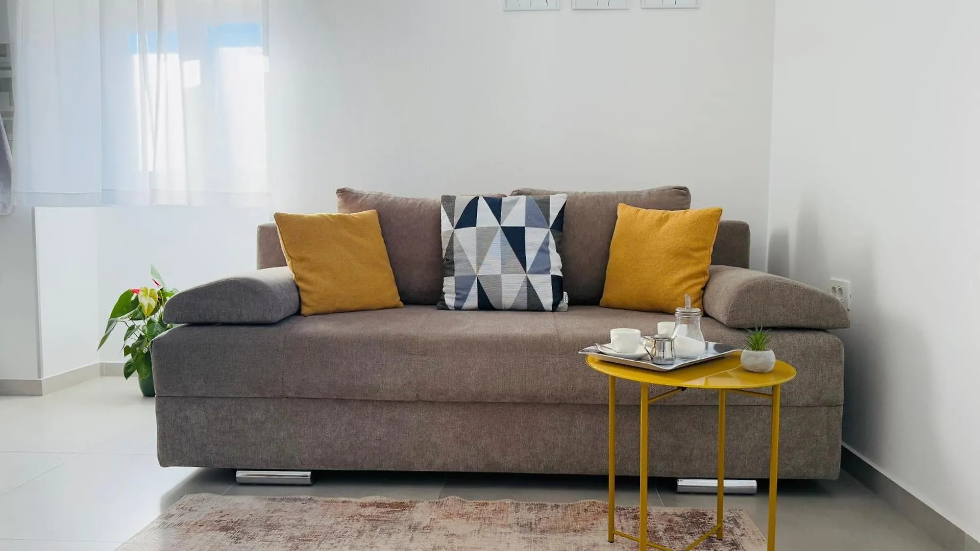 Apartment Erika - For 2 Near The Beach Pula