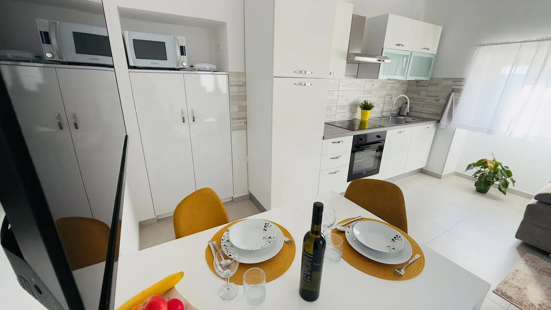 Apartment Erika - For 2 Near The Beach 普拉