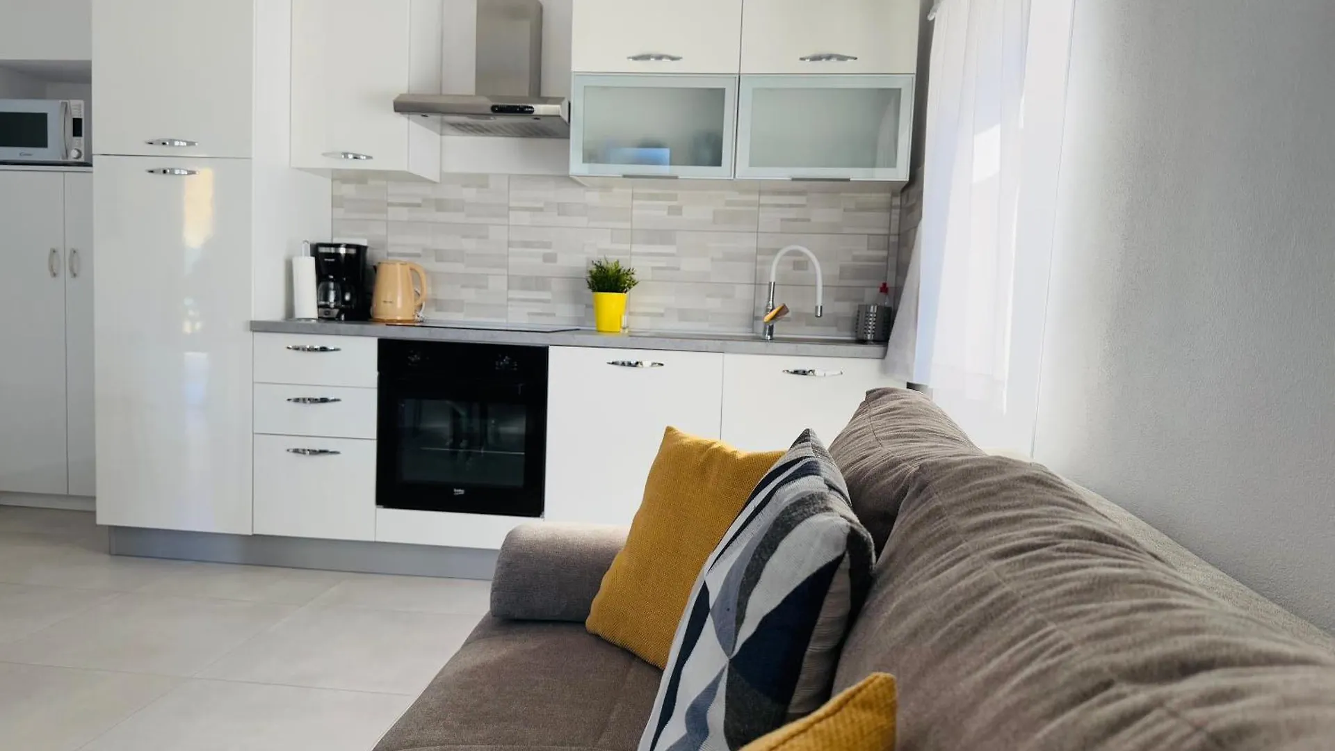 Apartment Erika - For 2 Near The Beach Pula